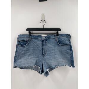 Abercrombie & FItch The Mom Short High Rise Size 20